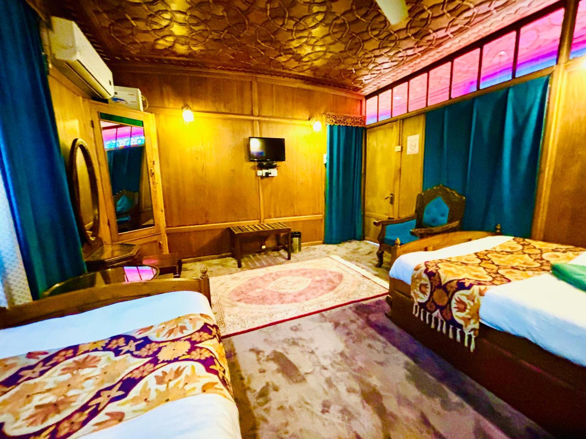 The Badyari Palace Houseboats Srīnagar エクステリア 写真