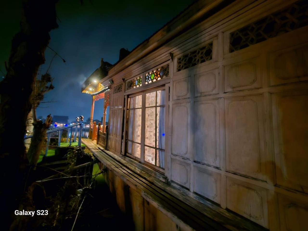The Badyari Palace Houseboats Srīnagar エクステリア 写真