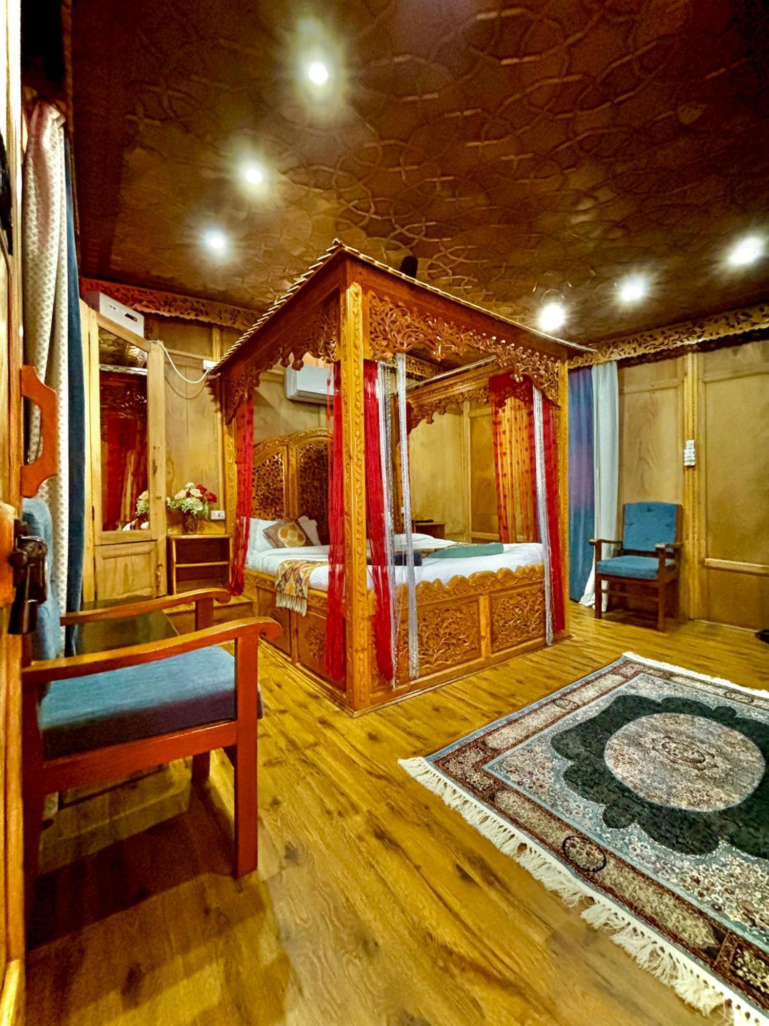 The Badyari Palace Houseboats Srīnagar エクステリア 写真