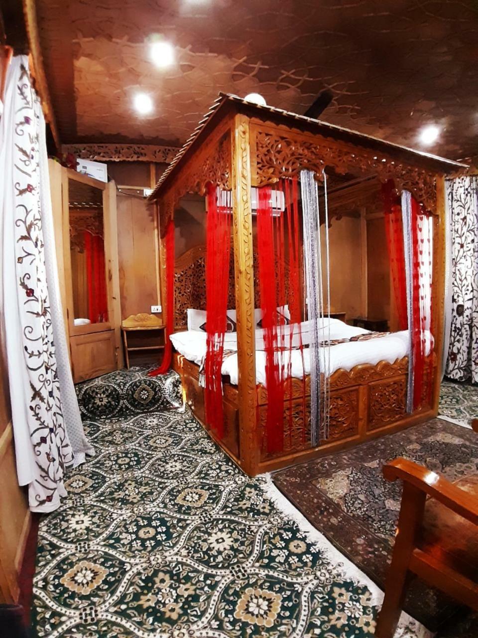 The Badyari Palace Houseboats Srīnagar エクステリア 写真