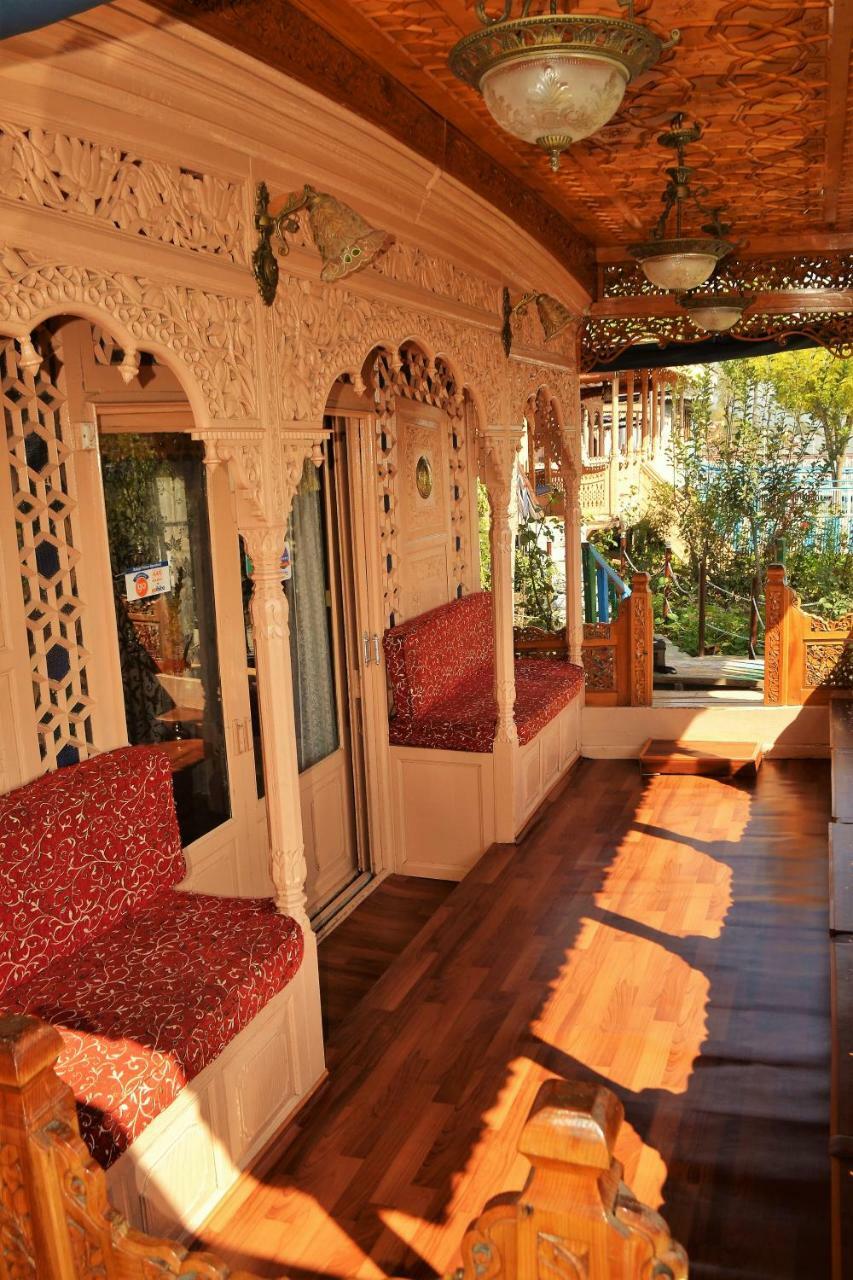 The Badyari Palace Houseboats Srīnagar エクステリア 写真